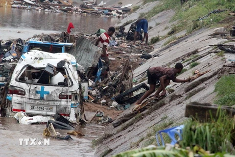 Cảnh ngập lụt tại thủ đô Accra của Ghana ngày 4/6. (Nguồn: AFP/TTXVN)