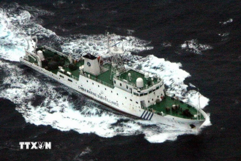 Tàu hải giám Trung Quốc tại vùng biển gần đảo tranh chấp Điếu Ngư/Senkaku ngày 23/4. (Nguồn: AFP/TTXVN)