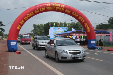 Lễ thông xe tuyến đường Hồ Chí Minh đoạn qua tỉnh Bình Phước. (Ảnh: K GỬIH/TTXVN)