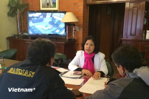  Đại diện Đại sứ quán Việt Nam làm việc với doanh nghiệp Paraguay. (Ảnh: Diệu Hương/Vietnam+)