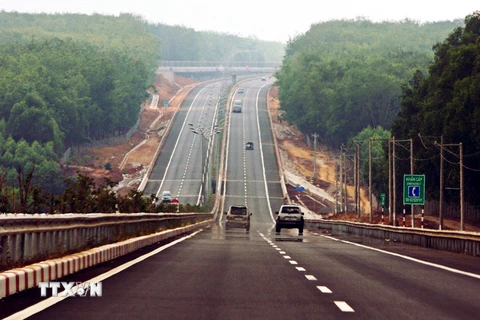 Cao tốc TP Hồ Chí Minh-Long Thành-Dầu Giây được xây dựng bằng vốn vay ODA của JICA, Nhật Bản, và vốn vay thương mại của ADB. (Ảnh: Tràng Dương-TTXVN)