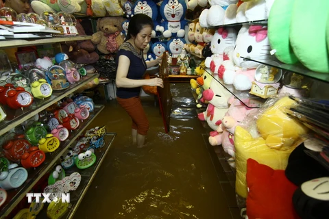 Nước ngập vào tận nhà dân tại quận Ninh Kiều. (Ảnh: Duy Khương/TTXVN)