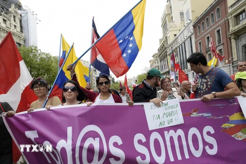 Tuần hành kêu gọi tạo thêm việc làm tại Madrid, Tây Ban Nha nhân Ngày Quốc tế lao động 1/5. (Nguồn: AFP/TTXVN)