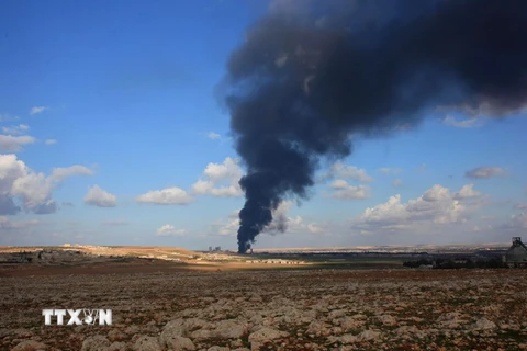 Quân đội Syria tấn công phe nổi dậy tại Handarat. (Nguồn: AFP/TTXVN)