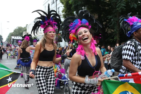 Rực rỡ Lễ hội Notting Hill Carnival 2015. (Ảnh: Đỗ Sinh/Vietnam+)