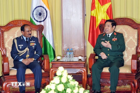 Đại tướng Phùng Quang Thanh tiếp Đại tướng Arup Raha.(Ảnh: Trọng Đức/TTXVN)