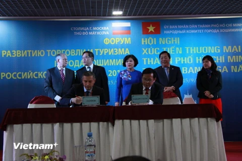 Lễ ký hợp đồng hợp tác song phương giữa các doanh nghiệp Nga và Việt Nam. (Ảnh: Quế Anh/Vietnam+)