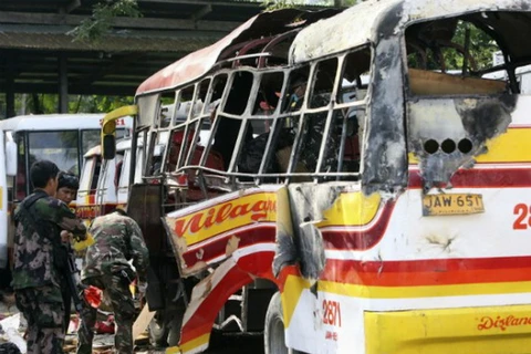 Hiện trường một vụ nổ bom xe buýt tại Philipines năm 2013. (Nguồn: Reuters)