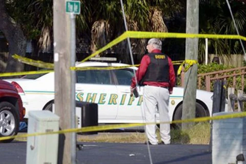 Hiện trường vụ xả súng bên ngoài một văn phòng luật tại thành phố Shalimar, bang Florida. (Nguồn: AP)