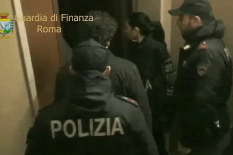 Cảnh sát Italy bắt giữ tội phạm mafia 'Ndrangheta.(Nguồn: dailymail.co.uk)