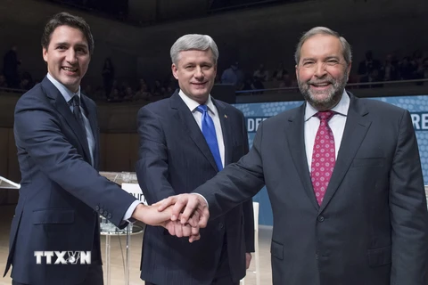 Lãnh đạo LIB Justin Trudeau (trái), lãnh đạo CPC - Thủ tướng Canada Stephen Harper (giữa) và lãnh đạo NDP Thomas Mulcair. (Nguồn: Reuters/TTXVN)