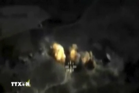 Trực thăng không quân Nga không kích một mục tiêu của IS tại Raqqa, Syria ngày 3/10. (Nguồn: Reuters/TTXVN)