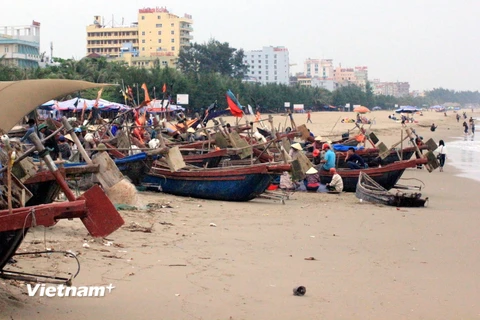 Khu neo đậu của ngư dân Sầm Sơn dưới chân đền Độc Cước. (Ảnh: Duy Hưng-Hoa Mai/Vietnam+)