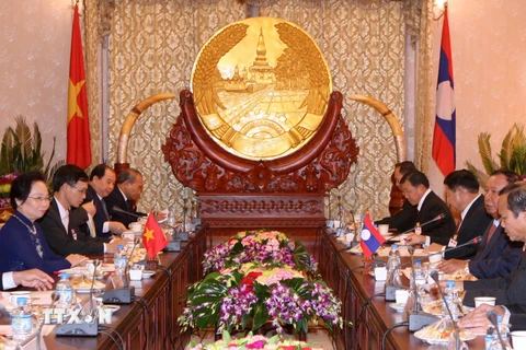 Phó Chủ tịch nước Lào Buonnhang Vorachith hội đàm với Phó Chủ tịch nước Nguyễn Thị Doan. (Ảnh: Thống Nhất/TTXVN)