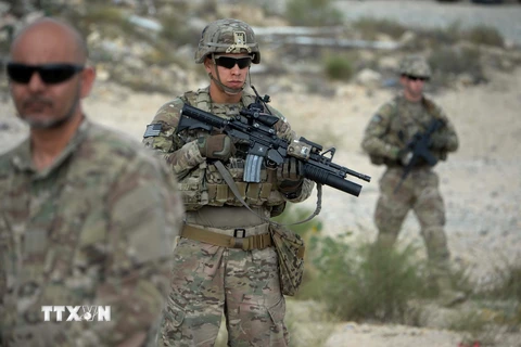Binh sỹ Mỹ tuần tra tại căn cứ quân sự ở Khogyani, tỉnh Nangarhar ngày 30/8. (Nguồn: AFP/TTXVN)