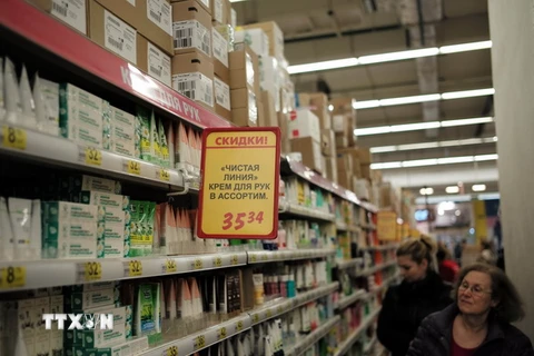 Người dân Nga mua sắm trong siêu thị. (Nguồn: AFP/TTXVN)