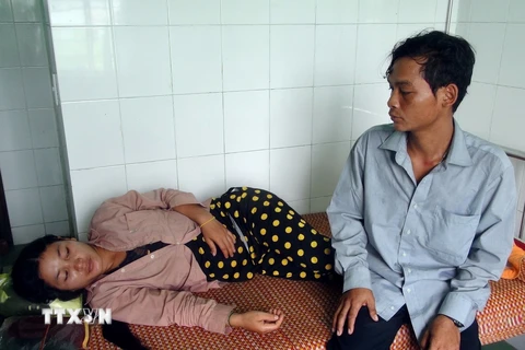Một bệnh nhân có những triệu chứng của bệnh bạch hầu đang được điều trị tại Trung tâm y tế huyện Phước Sơn, Quảng Nam. (Ảnh: Đỗ Trưởng/TTXVN)