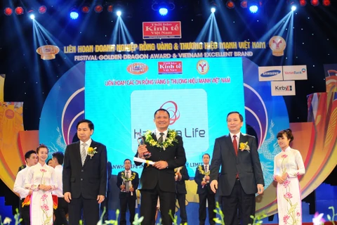 Hanwha Life Việt Nam nhận giải thưởng Rồng Vàng 2014 với danh hiệu "Dịch vụ chất lượng". (Nguồn: hanwhalife.com.vn)