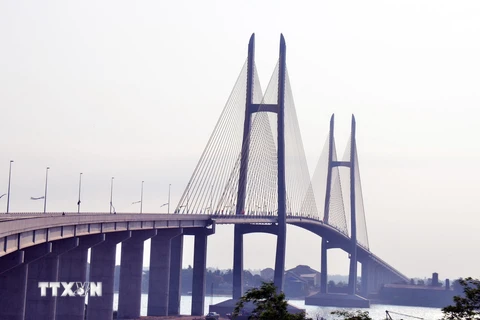 Cầu Tsubasa bắc qua sông Mekong nối liền đường bộ TP. Hồ Chí Minh với Phnom Penh của Campuchia. (Ảnh: Xuân Khu/TTXVN)