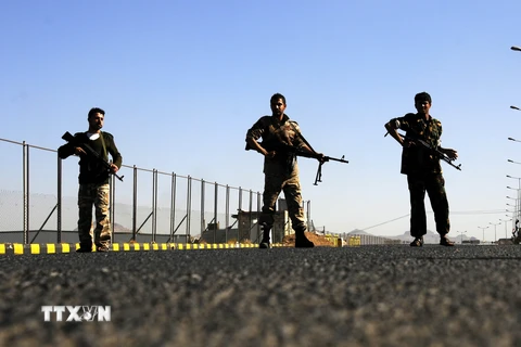 Các tay súng Houthi làm nhiệm vụ tại Sanaa ngày 14/12. (Nguồn: THX/TTXVN)