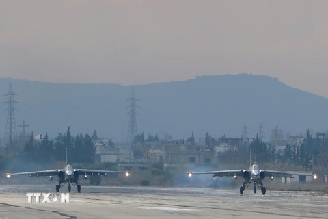Máy bay ném bom Sukhoi Su-24 của Nga tham gia chiến dịch không kích IS tại Syria. (Nguồn: AFP/TTXVN)