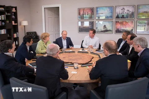 Các nhà lãnh đạo Nhóm G8 thảo luận tại Hội nghị thượng đỉnh ở Bắc Ireland, Anh tháng 6/2013. (Nguồn: AFP/TTXVN)