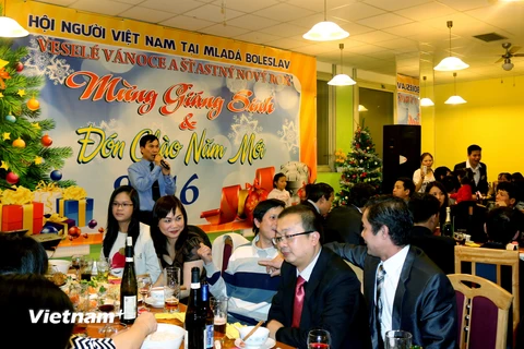 Một cuộc vui đóng Giáng sinh và năm mới của người Việt tại Séc (Ảnh: Trần Quang Vinh/Vietnam+)