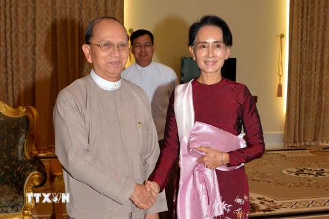 Tổng thống Myanmar U Thein Sein và Chủ tịch đảng NLD Aung San Suu Kyi. (Nguồn: THX/TTXVN)