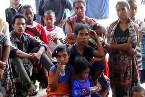 Người dân Indonesia tại một trung tâm sơ tán sau khi chạy khỏi nhà ở gần núi lửa Egon. (Nguồn: AFP)