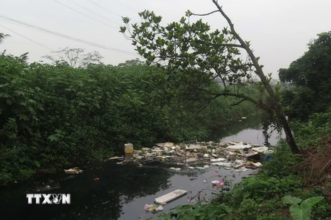 Sông Đoan Túc bị ô nhiễm nặng. (Ảnh: Xuân Tiến/TTXVN)
