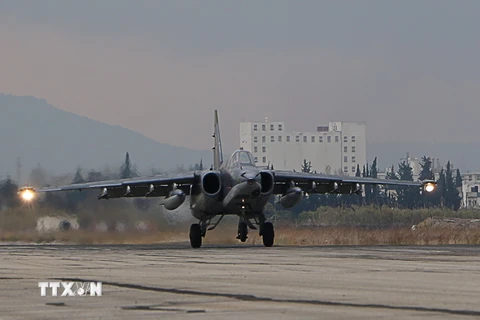 Máy bay ném bom Sukhoi Su-24 của Nga tham gia chiến dịch không kích IS tại Syria. (Nguồn: AFP/TTXVN)
