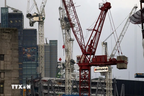 Một công trình xây dựng ở trung tâm thủ đô London. (Nguồn: AFP/TTXVN)