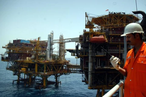 Một giàn khoan dầu ngoài khơi của ONGC ở biển Arab. (Nguồn: thehindu.com)