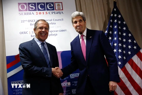  Ngoại trưởng Nga Sergei Lavrov và người đồng cấp Mỹ John Kerry. (Nguồn: AFP/TTXVN) 