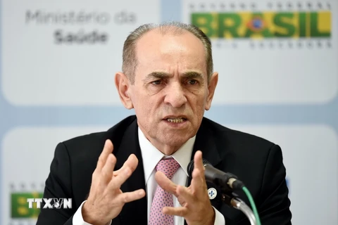 Bộ trưởng Y tế Brazil Marcelo Castro trong một buổi họp báo tại thủ đô Brasilia. (Nguồn: AFP/TTXVN)