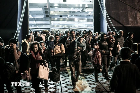 Người tị nạn tại cảng Piraeus, Hy Lạp, ngày 28/2. (Nguồn: THX/TTXVN)