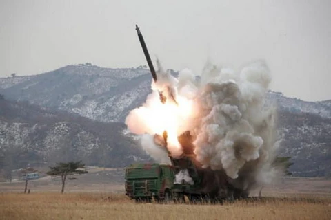 Hệ thống pháo di động của Triều Tiên được thử nghiệm hôm 4/3. (Nguồn: Reuters)