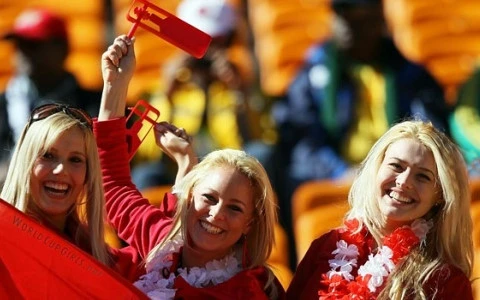 Nụ cười hạnh phúc của các cô gái Đan Mạch. (Nguồn: Reuters)