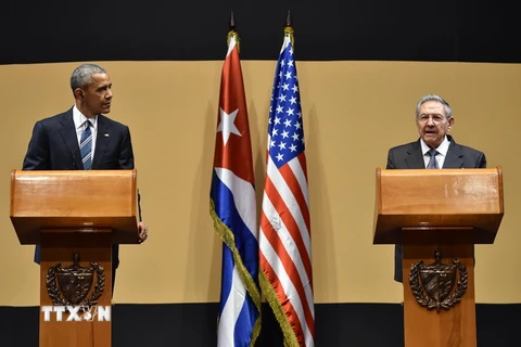 Chủ tịch Cuba Raúl Castro và Tổng thống Mỹ Barack Obama. (Nguồn: AFP/TTXVN)