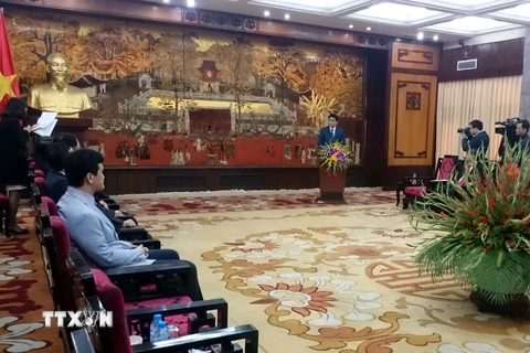 Ông Nguyễn Đức Chung, Chủ tịch UBND Thành phố Hà Nội phát biểu tại lễ bàn giao. (Ảnh: Nguyễn Văn Cảnh/TTXVN)