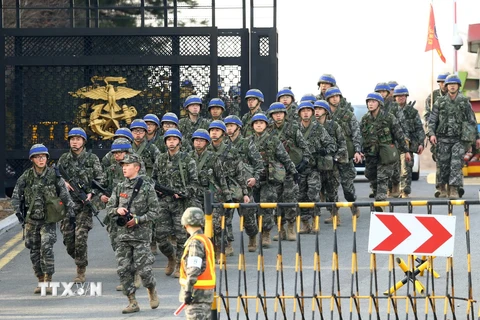 Binh sĩ Hàn Quốc chuẩn bị tham gia tập trận chung tại cảng thuộc Pohang, miền đông nam Hàn Quốc ngày 7/3. (Nguồn: AFP/TTXVN)