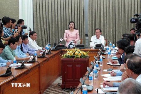Bộ trưởng Bộ Y tế Nguyễn Thị Kim Tiến phát biểu tại cuộc họp. (Ảnh: Phương Vy/TTXVN)