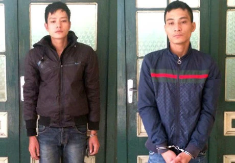 Bắt khẩn cấp 2 đối tượng chuyên cướp giật điện thoại táo tợn ở Hà Nội 