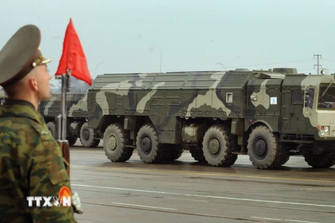 Tên lửa đạn đạo Iskander của Nga trong buổi tổng duyệt lễ duyệt binh ở Alabino ngoại ô Mátxcơva. (Nguồn: AFP/TTXVN)