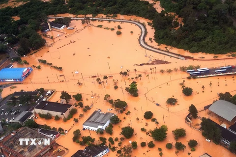 Cảnh ngập lụt tại Itapevi, ngoại ô Sao Paulo, Brazil. (Nguồn: AFP/TTXVN)