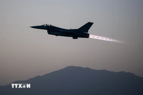 Máy bay tiêm kích F-16. (Nguồn: AFP/TTXVN)
