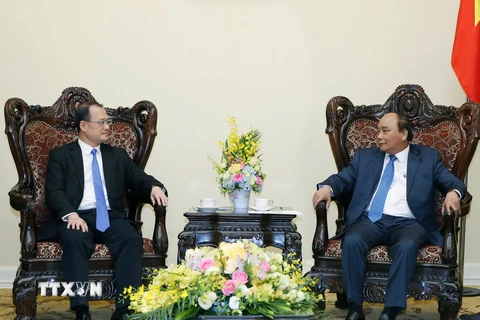 Thủ tướng Nguyễn Xuân Phúc tiếp ông Jonathan Choi, Chủ tịch Tập đoàn Sunwah, Hong Kong. (Ảnh: Thống Nhất/TTXVN)