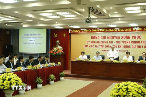 Thủ tướng Nguyễn Xuân Phúc làm việc với Tập đoàn Dầu khí Quốc gia Việt Nam. (Ảnh: Thống Nhất/TTXVN)