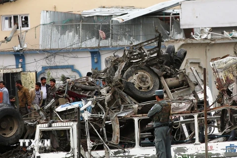 Hiện trường vụ đánh bom liều chết ở Kabul, Afghanistan ngày 19/4. (Nguồn: THX/TTXVN)