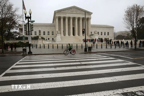 Bên ngoài Tòa án tối cao Mỹ ở Washington, DC. (Nguồn: AFP/TTXVN)